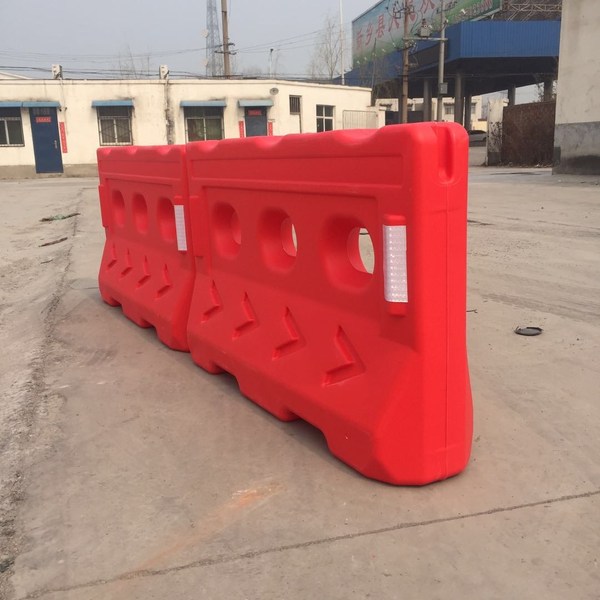 红色水马