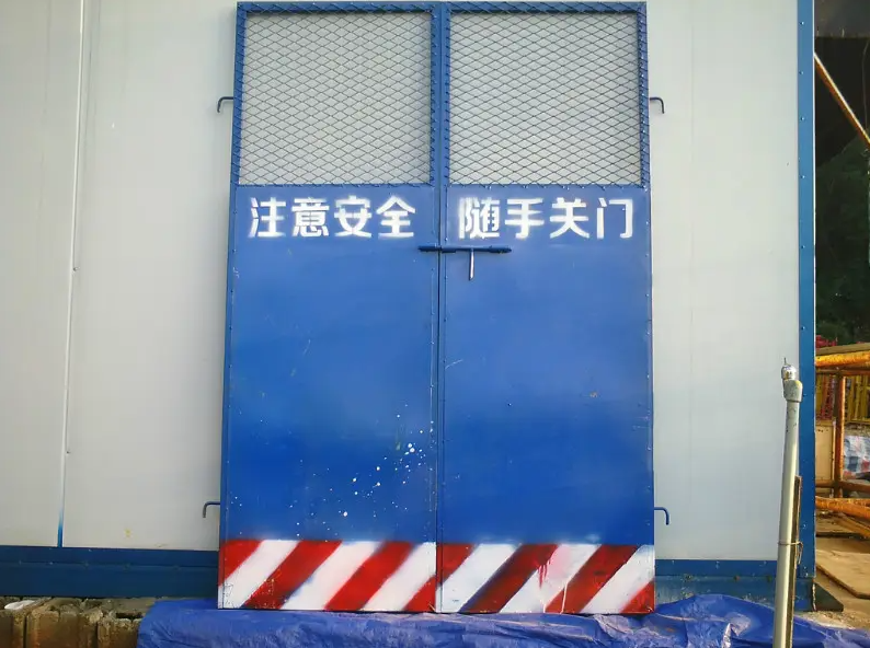 电梯防护门